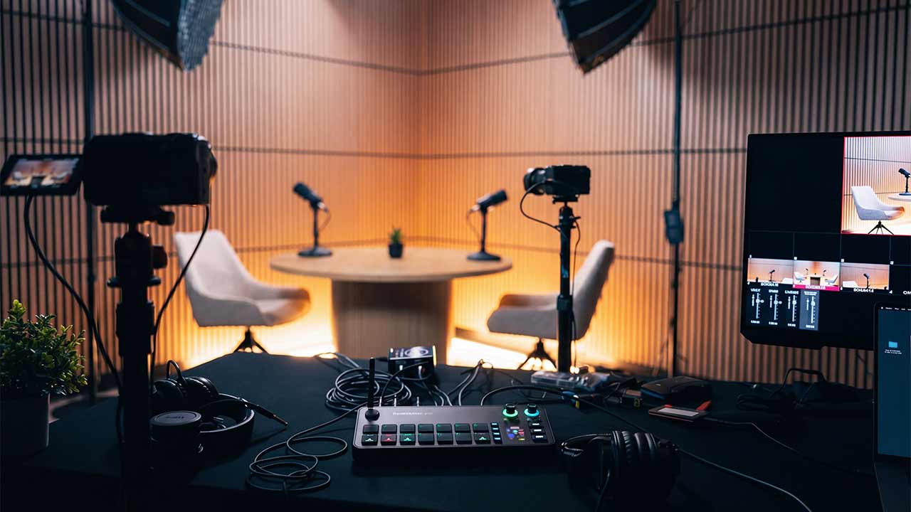 Video Podcast vs Audio Podcast: Which Should Businesses Choose?
